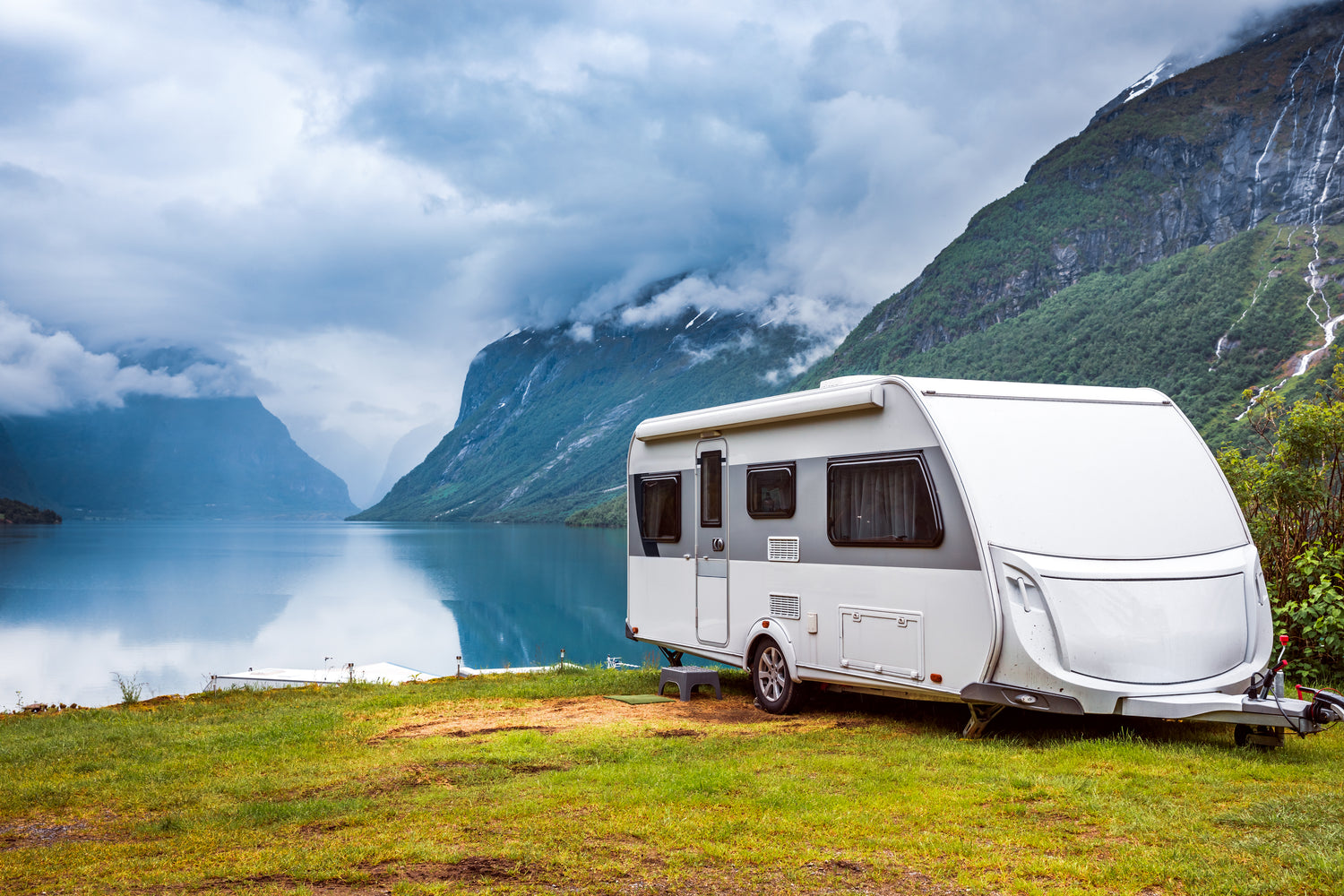 Low cost caravan tracker